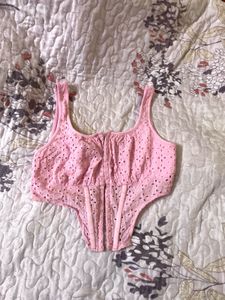 urbanic corset top🌸