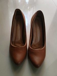 Stylish Brown Pointed Toe Heels