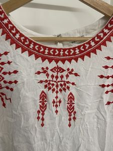 White Embroidered Sleeveless Kurta