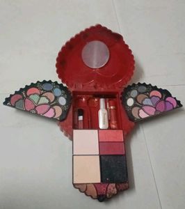 Vintage Heart-Shaped Makeup Palette