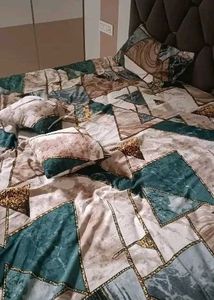 5 Pcs Quilted Bedsheet Set