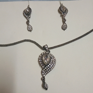 pendent set