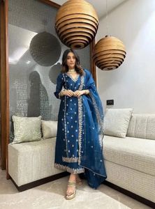 Beautiful Teal Embroidered Kurta Set (XXL)