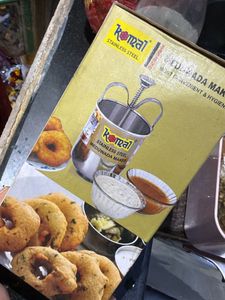 Komal Medu Wada Maker
