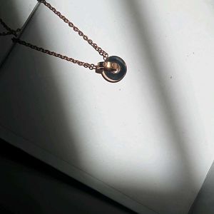 Elegant Black &amp; Rose Gold Necklace