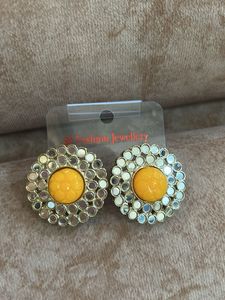 Round Mirror &amp; Yellow Earrings