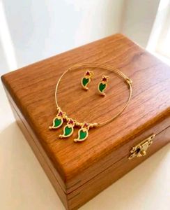 Green Stone Gold Necklace Set