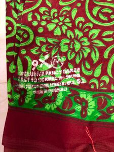 Maroon &amp; Green Paisley Print Saree