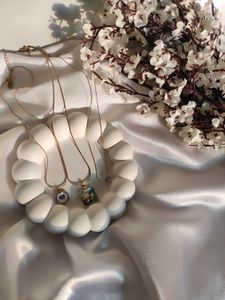 Random 1 chain pendant