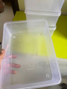 🫙 four Container