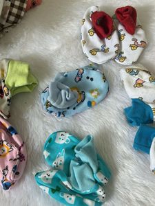 Cute Baby Mittens and sock’s for new born