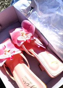 Chic Pink Flower Sandals