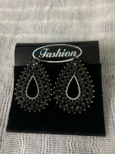 🖤 Black Statement Earrings