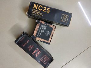 makeup kit ( foundation, primer and loose powder)