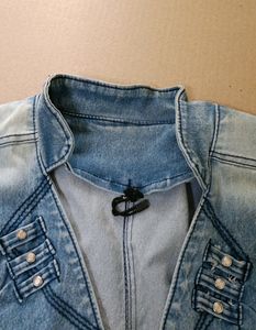 Sleevless Denim Jacket