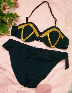 Chic Black &amp; Gold Bikini set 👍