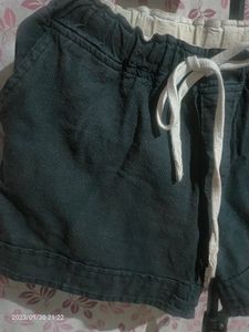 Women Black Half pant