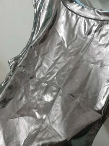 📸Silver Metallic Sleeveless Top