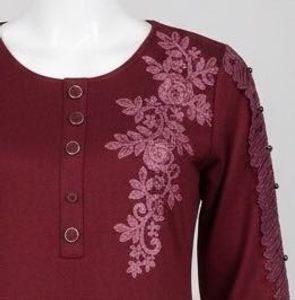 Elegant Maroon Embroidered Kurta 🍓