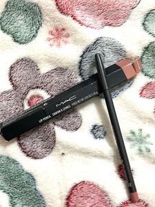 Mac lip liner in the shade boldly bare