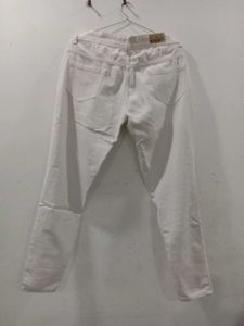 Embroidered Kurta &amp; Ripped Jeans Set