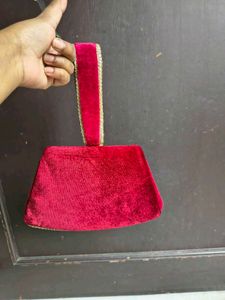 Luxury Red Velvet Heart Clutch - Gold Detailing