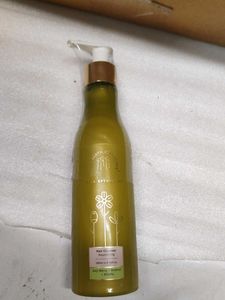 The Earth Collective Nourishing Hair Cleanser in a