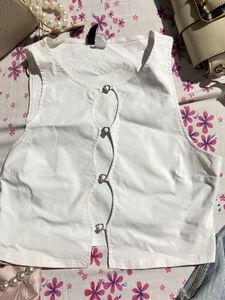 H&amp;M Chic White Top with Heart Details SIZE