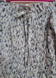 Chic Floral Smocked Crop Top