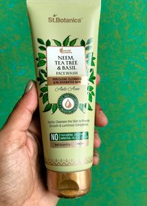 St Botanica Face Wash