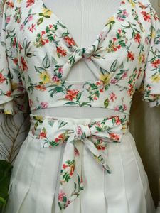 Floral Print Tie-Front Crop Top