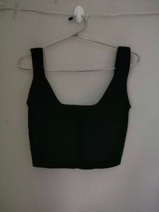 Sleek Black Ribbed Cropped Tank Top