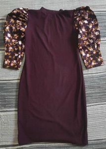 Chic Burgundy Dress with Floral Puff Sleeves