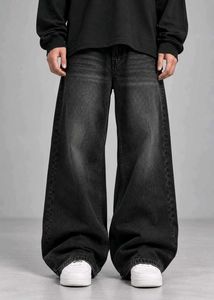 Wide-Leg Baggy Jeans