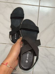 Zudio Black Sandals