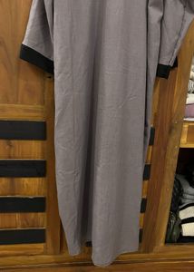 Elegant Grey &amp; Black Abaya