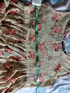 Kurti With Koti.  Never Used. I Bought It From Pune. N Didn't Try It. Bcs It Doesn't Fit Me I Could Never Get Chance To Wear It