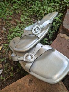Stylish Silver flats from max
