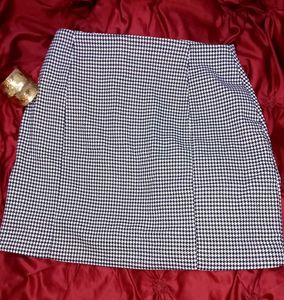 Houndstooth Pattern Mini Skirt