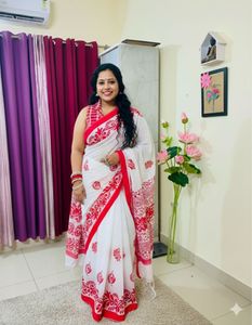 Elegant Red & White Saree with padded blouse