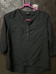 Chic Black Button-Up Tunic Top