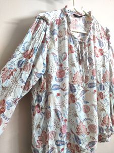 FLORAL PRINT TOP WITH NECK TIE-UP