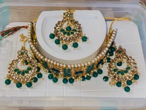 Stunning Emerald & Pearl Jewellery Set