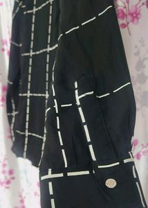 Chic Black &amp; White Grid Wrap Blouse