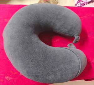 Travel neck pillow