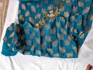 Elegant Teal Embroidered Kurti Set