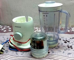 Kenwood Gringer With 2 Jars ..