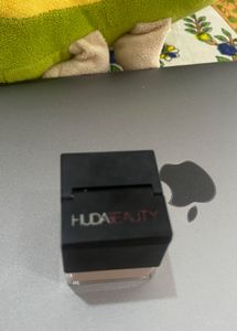 Huda Beauty Loose Baking &amp; Setting Powder