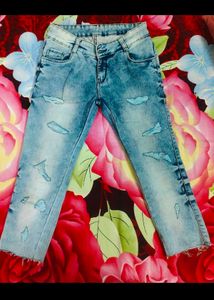 Stylish Ripped Light Wash Jeans