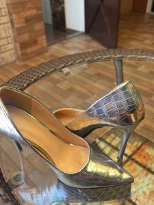 Stylish silver Croc Print Heels